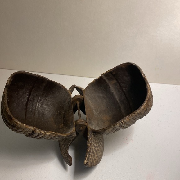 Vintage Cast Iron String Dispenser Holder - Picture 3 of 11